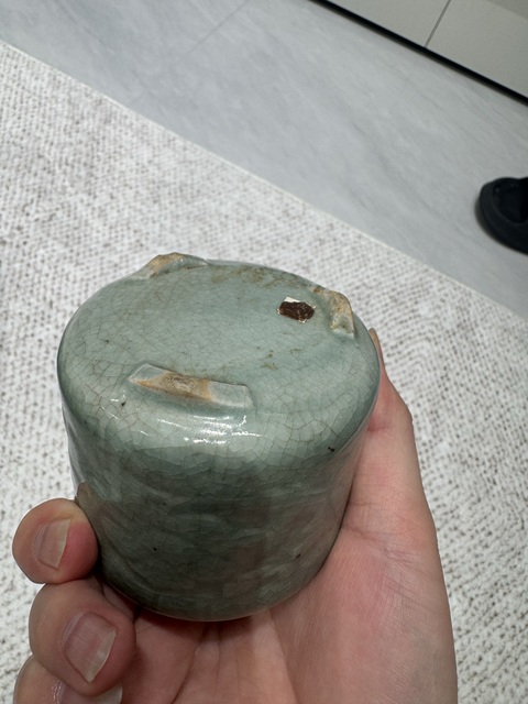 古玩陶瓷豆青釉刻花香爐真品鑒賞圖