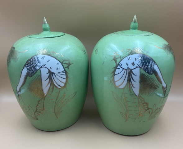 古玩陶瓷蘋果綠留白松鶴描金冬瓜罐一對真品鑒賞圖