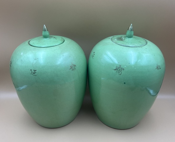 古玩陶瓷蘋果綠留白松鶴描金冬瓜罐一對真品鑒賞圖