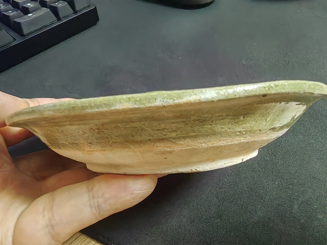 古玩陶瓷三彩盤真品鑒賞圖