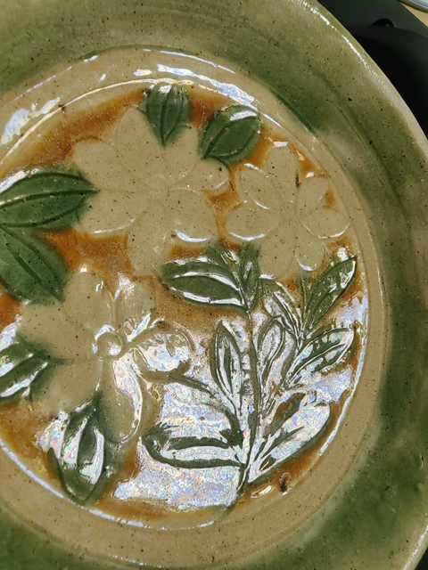 古玩陶瓷三彩盤真品鑒賞圖