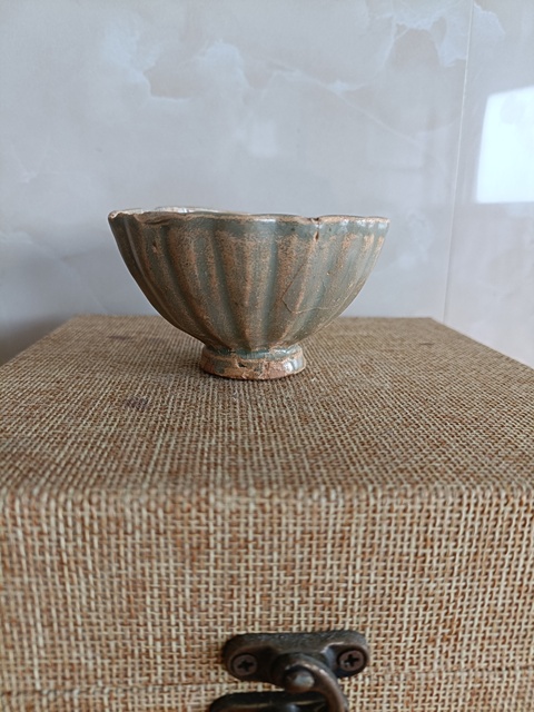 古玩陶瓷龍泉青瓷蓮子杯真品鑒賞圖