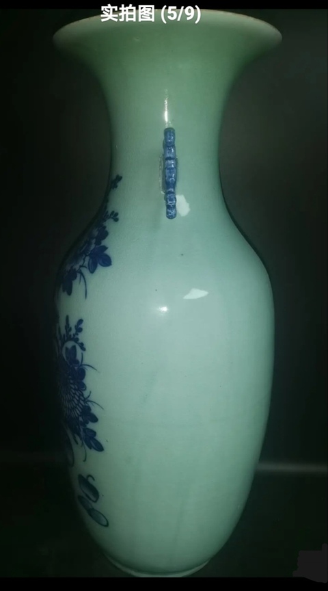 古玩陶瓷豆青釉青花瓶真品鑒賞圖