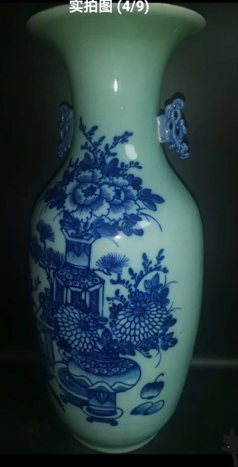 古玩陶瓷豆青釉青花瓶真品鑒賞圖