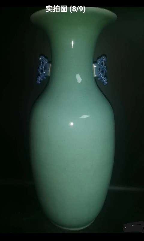古玩陶瓷豆青釉青花瓶真品鑒賞圖
