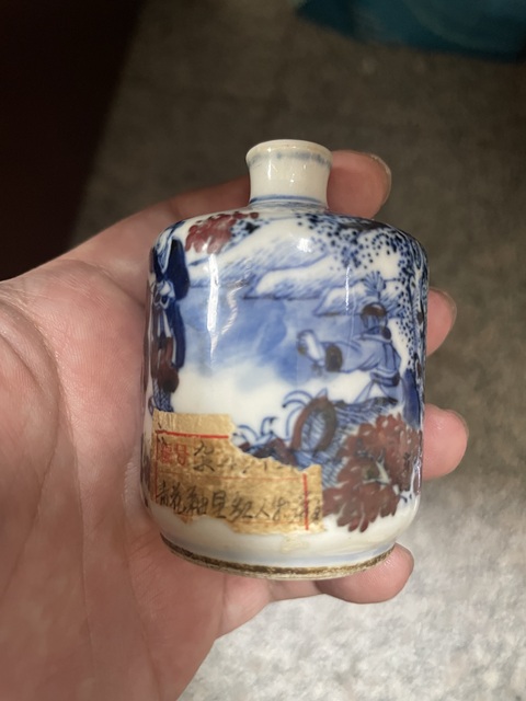 古玩陶瓷青花釉里紅人物故事紋鼻煙壺真品鑒賞圖