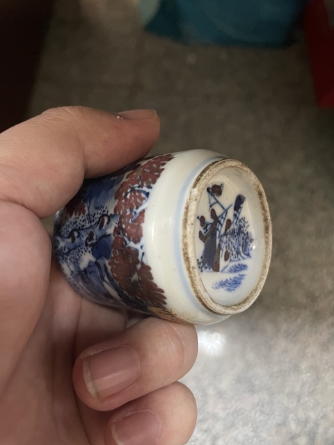 古玩陶瓷青花釉里紅人物故事紋鼻煙壺真品鑒賞圖