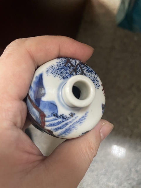 古玩陶瓷青花釉里紅人物故事紋鼻煙壺真品鑒賞圖