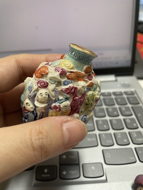 古玩陶瓷粉彩堆塑人物鼻煙壺真品鑒賞圖