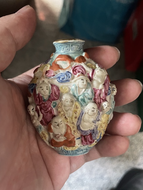 古玩陶瓷粉彩堆塑人物鼻煙壺真品鑒賞圖