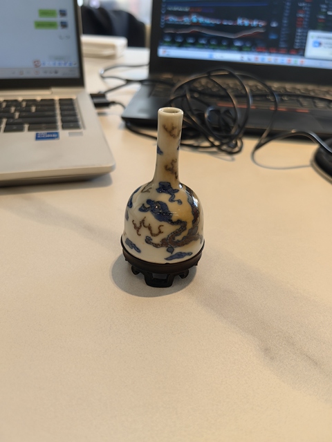 古玩陶瓷青花釉里紅龍紋瓶真品鑒賞圖