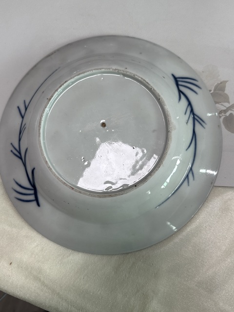 古玩陶瓷日本明治青花礬紅花卉紋盤真品鑒賞圖