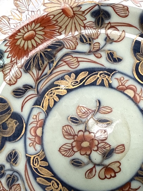 古玩陶瓷日本明治青花礬紅花卉紋盤真品鑒賞圖