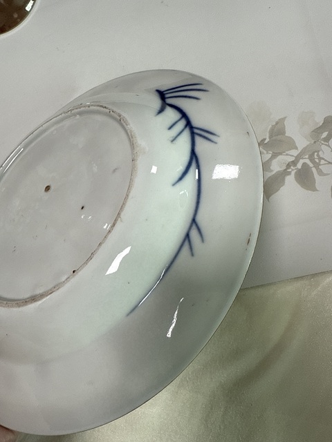 古玩陶瓷日本明治青花礬紅花卉紋盤真品鑒賞圖