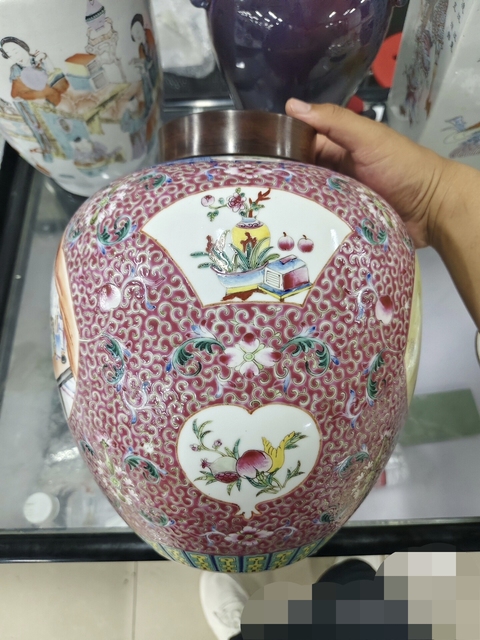 古玩陶瓷胭脂紅開光人物故事紋罐真品鑒賞圖