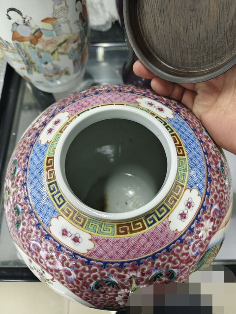 古玩陶瓷胭脂紅開光人物故事紋罐真品鑒賞圖