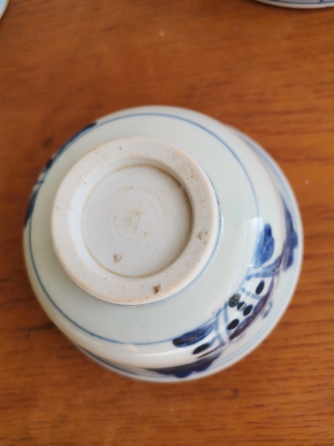 古玩陶瓷萊菔紋玉環(huán)底青花小碗真品鑒賞圖
