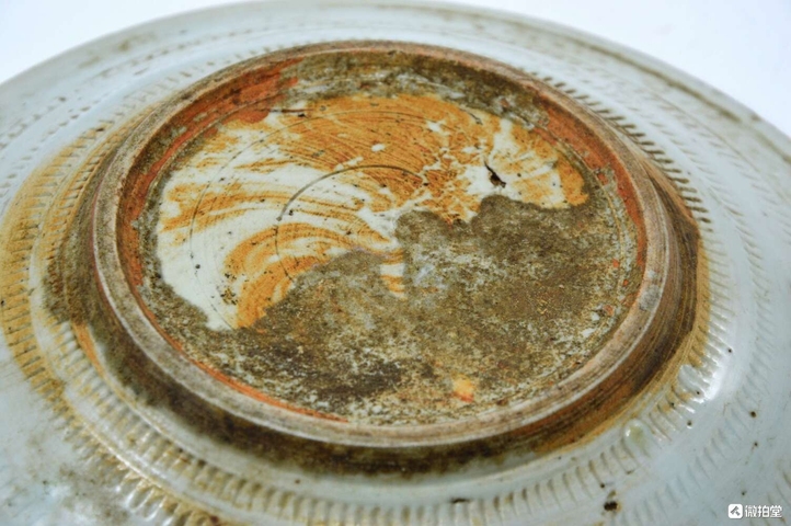 古玩陶瓷青釉刻花紋盤真品鑒賞圖