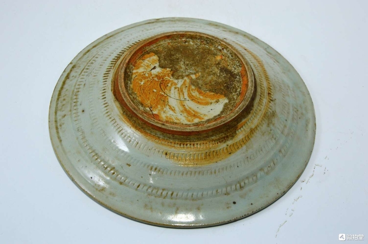 古玩陶瓷青釉刻花紋盤真品鑒賞圖