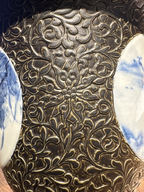 古玩陶瓷民國 王步風(fēng)格古銅釉開窗青花花盆真品鑒賞圖