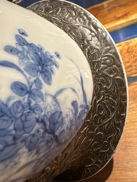 古玩陶瓷民國 王步風(fēng)格古銅釉開窗青花花盆真品鑒賞圖