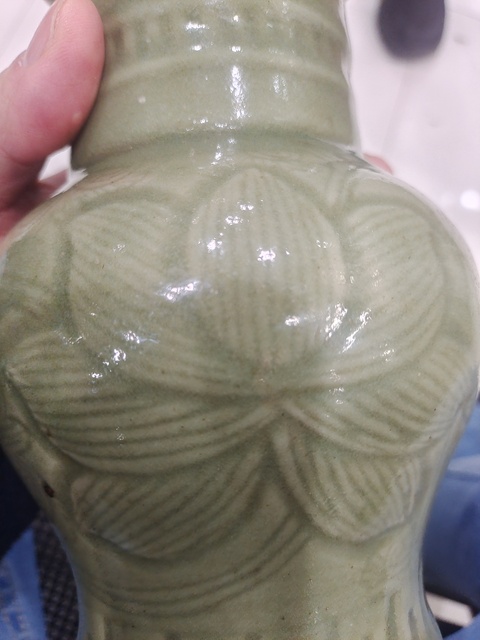 古玩陶瓷青釉刻花盤口瓶真品鑒賞圖