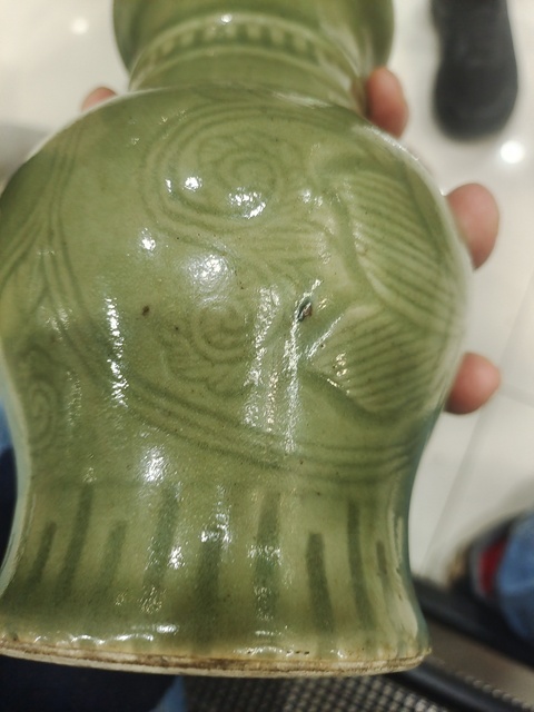 古玩陶瓷青釉刻花盤口瓶真品鑒賞圖