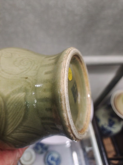 古玩陶瓷青釉刻花盤口瓶真品鑒賞圖