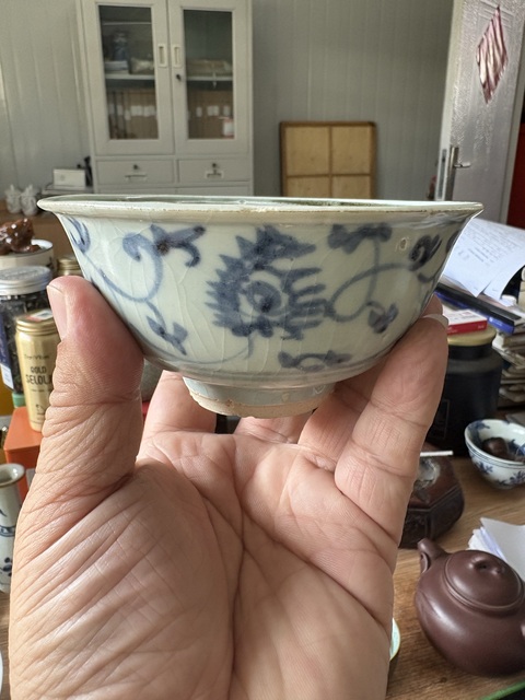 古玩陶瓷福字花卉紋青花碗真品鑒賞圖