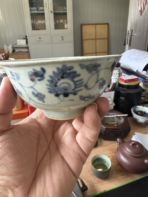 古玩陶瓷福字花卉紋青花碗真品鑒賞圖