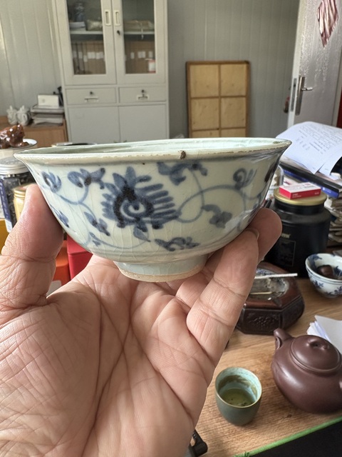 古玩陶瓷福字花卉紋青花碗真品鑒賞圖