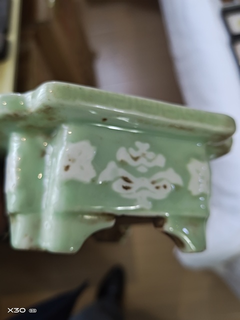 古玩陶瓷豆青釉堆白水仙盆真品鑒賞圖