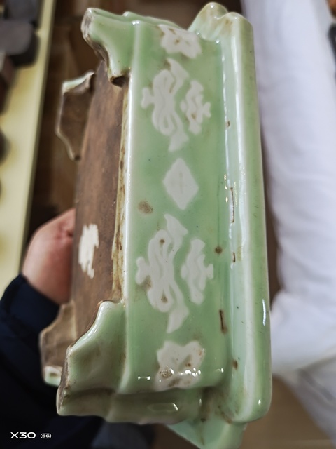 古玩陶瓷豆青釉堆白水仙盆真品鑒賞圖