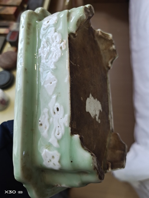 古玩陶瓷豆青釉堆白水仙盆真品鑒賞圖