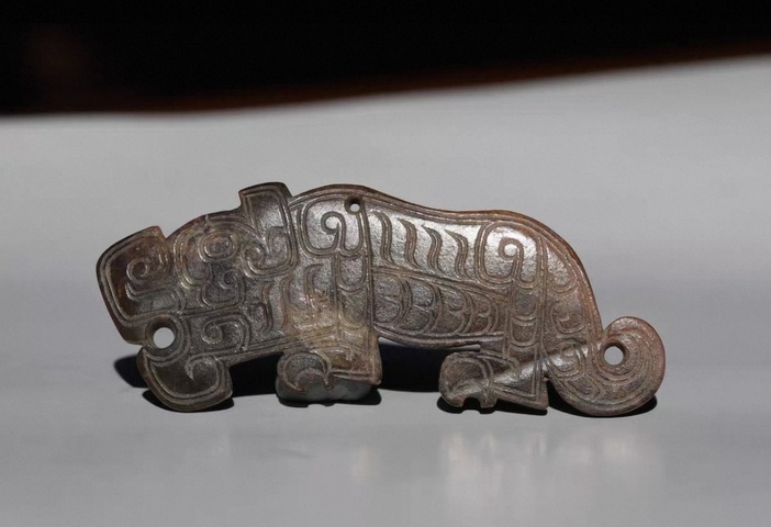 古玩玉器做舊仿春秋“玉螭虎”真品鑒賞圖