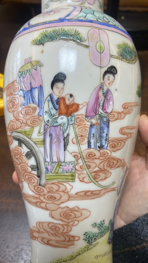 古玩陶瓷人物紋雞腿蓋瓶真品鑒賞圖