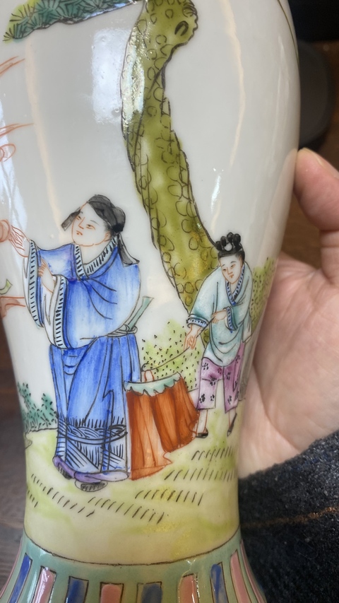 古玩陶瓷人物紋雞腿蓋瓶真品鑒賞圖