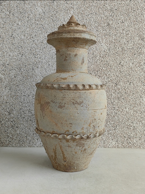 古玩陶瓷青釉貼塑水波紋蓋罐拍賣，當(dāng)前價格2998元