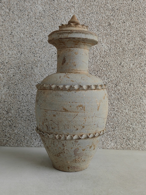 古玩陶瓷青釉貼塑水波紋蓋罐拍賣，當(dāng)前價格2998元