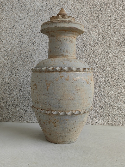 古玩陶瓷青釉貼塑水波紋蓋罐拍賣，當(dāng)前價格2998元