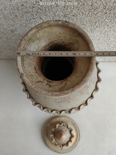 古玩陶瓷青釉貼塑水波紋蓋罐拍賣，當(dāng)前價格2998元