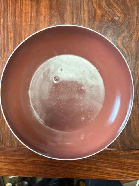 古玩陶瓷紅釉臥盤真品鑒賞圖