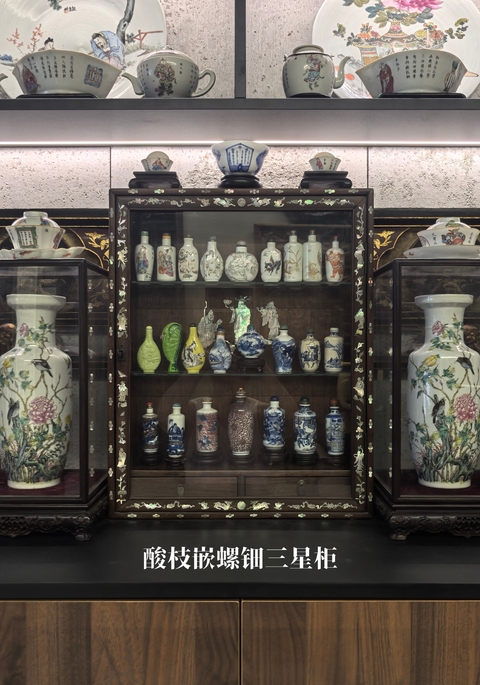 古玩雜項清代紅木嵌螺鈿掛柜（鼻煙壺柜）拍賣，當前價格28888元