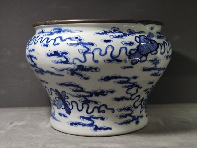 古玩陶瓷青花暗八仙圖紋馬蹄尊真品鑒賞圖