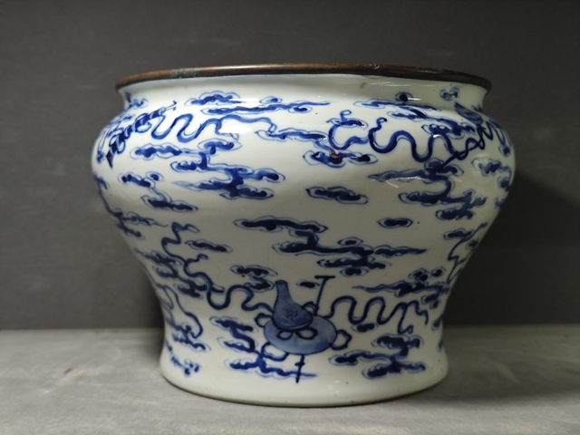 古玩陶瓷青花暗八仙圖紋馬蹄尊真品鑒賞圖