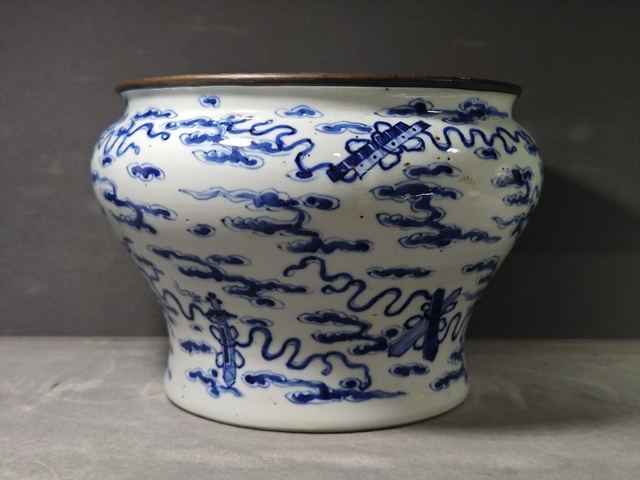 古玩陶瓷青花暗八仙圖紋馬蹄尊真品鑒賞圖