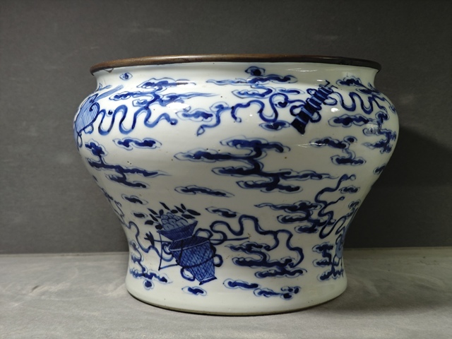 古玩陶瓷青花暗八仙圖紋馬蹄尊真品鑒賞圖