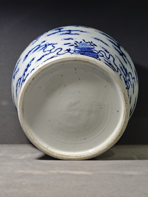 古玩陶瓷青花暗八仙圖紋馬蹄尊真品鑒賞圖