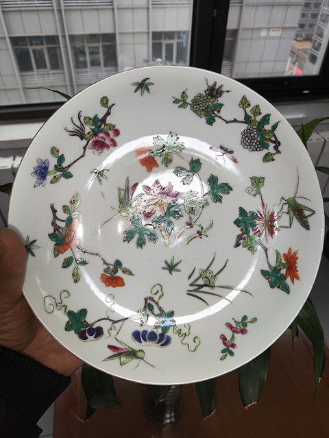 古玩陶瓷飛黃騰達粉彩盤真品鑒賞圖