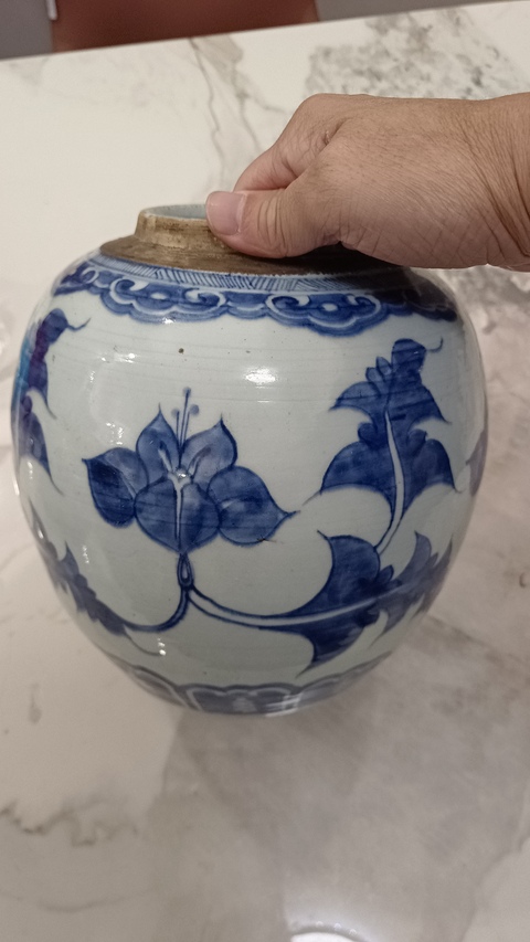 古玩陶瓷花卉紋青花罐真品鑒賞圖